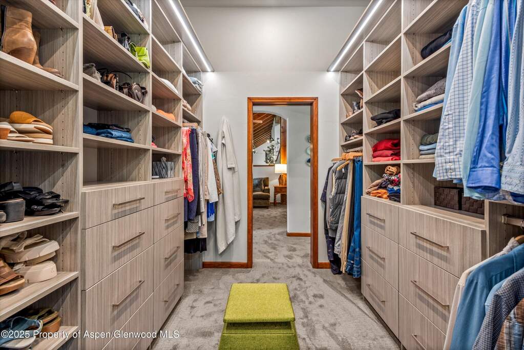 5 Bedroom Single Family Home/House's Image 19