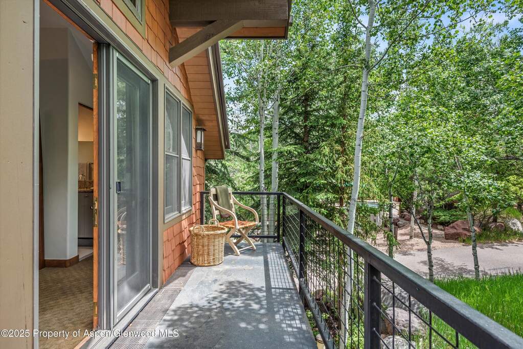 5 Bedroom Single Family Home/House's Image 28
