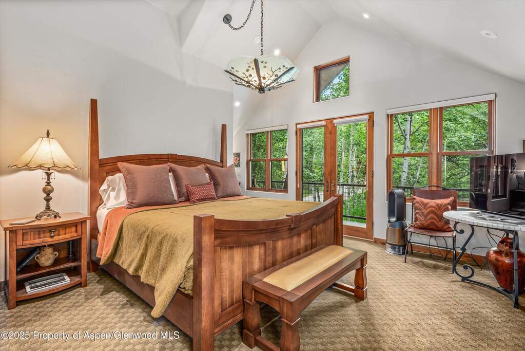 5 Bedroom Single Family Home/House's Image 34