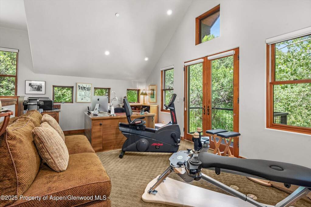 5 Bedroom Single Family Home/House's Image 36