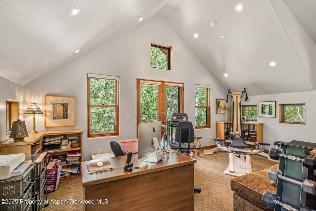 5 Bedroom Single Family Home/House's Image 37