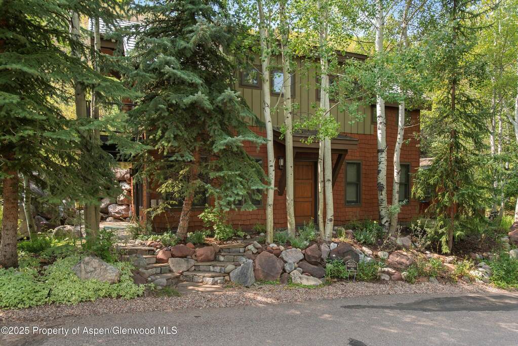 5 Bedroom Single Family Home/House's Image 38