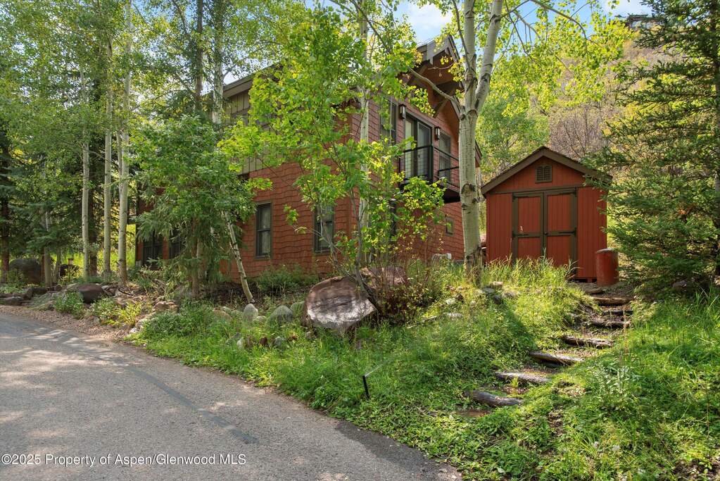 5 Bedroom Single Family Home/House's Image 39