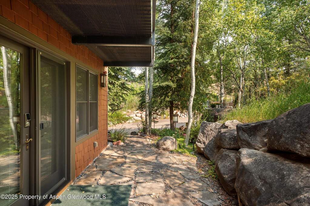 5 Bedroom Single Family Home/House's Image 40