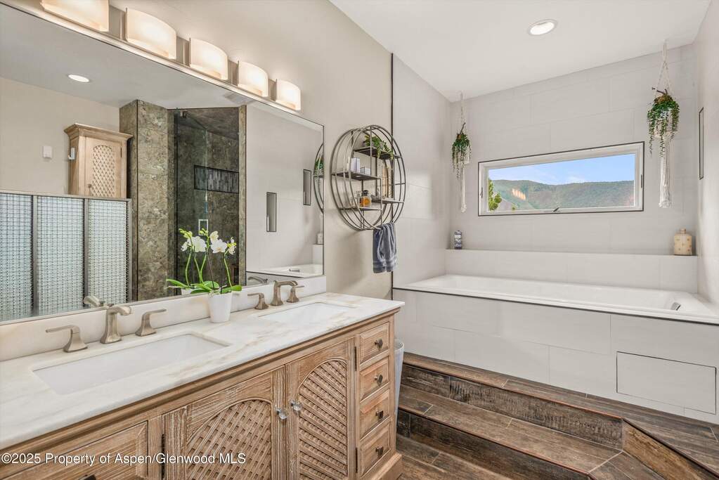 4 Bedroom Single Family Home/House's Image 25