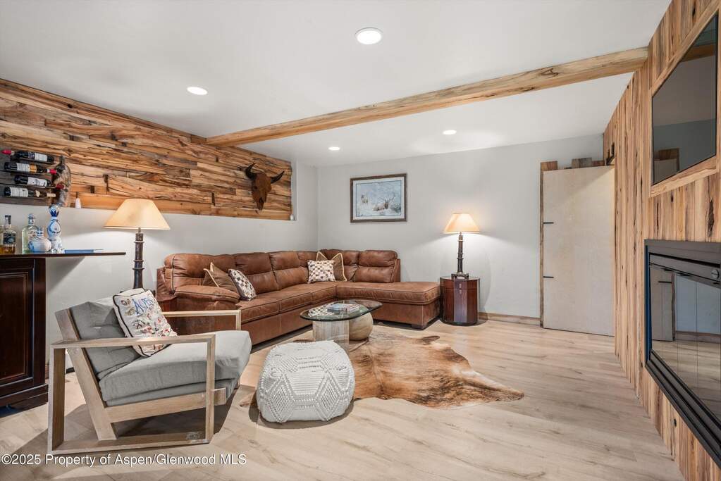 4 Bedroom Single Family Home/House's Image 32