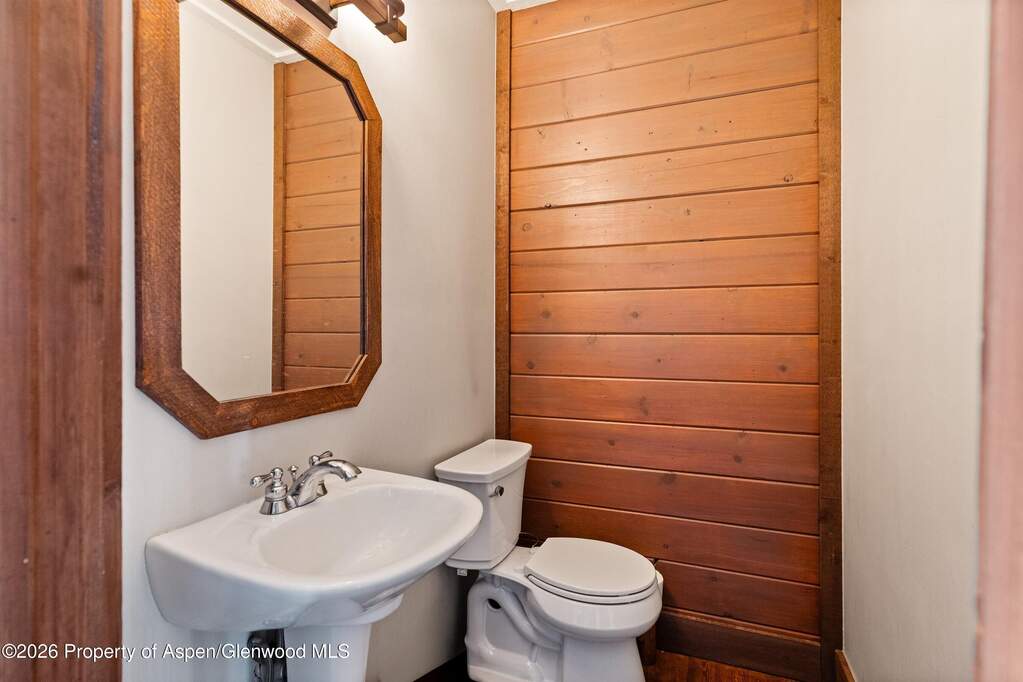 5 Bedroom Single Family Home/House's Image 31