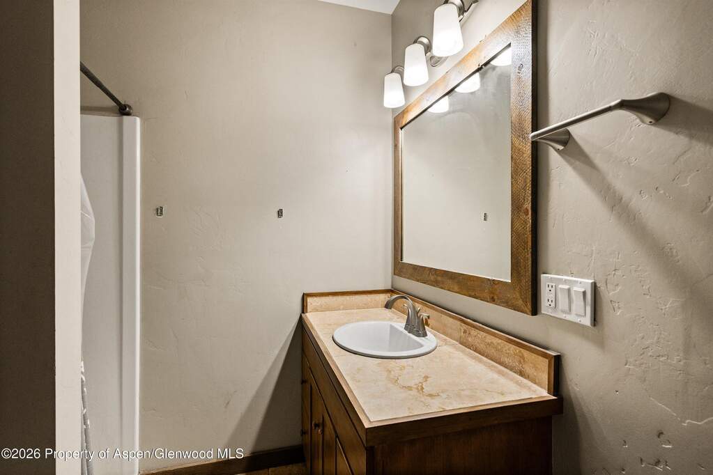 5 Bedroom Single Family Home/House's Image 36