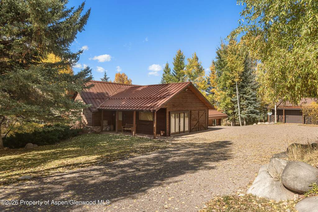 5 Bedroom Single Family Home/House's Image 9