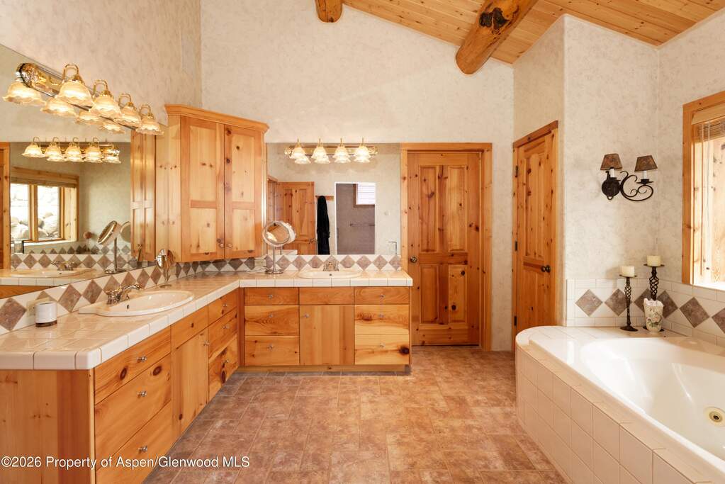 5 Bedroom Single Family Home/House's Image 22