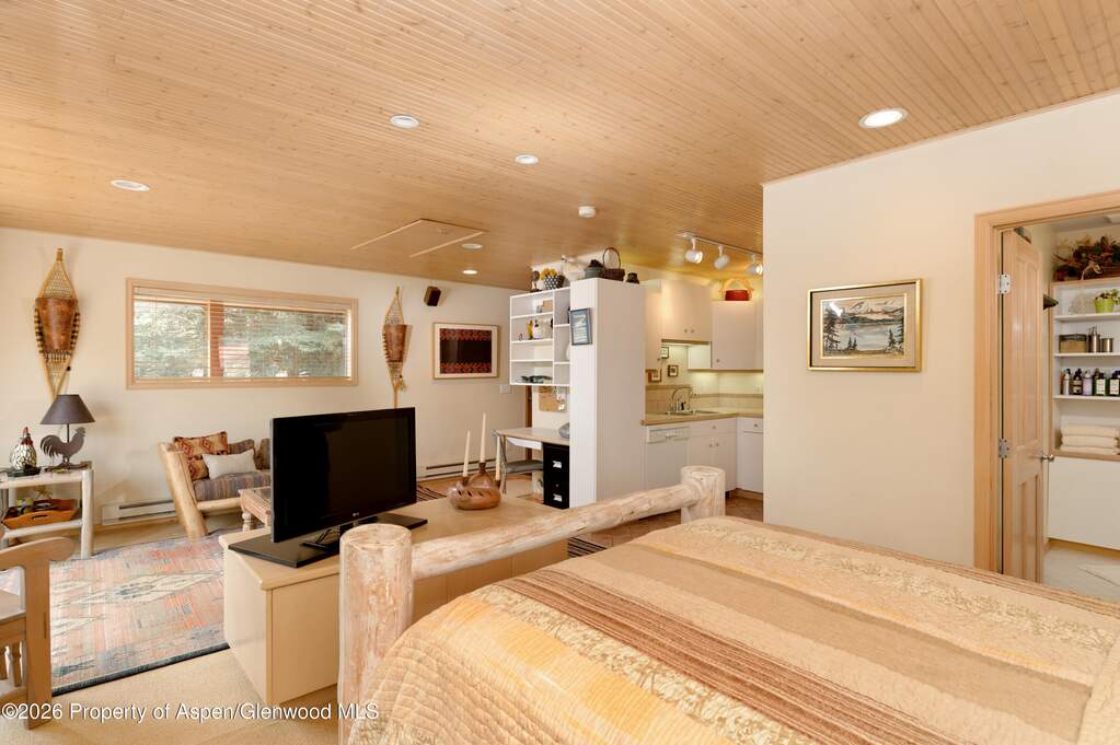 5 Bedroom Single Family Home/House's Image 25