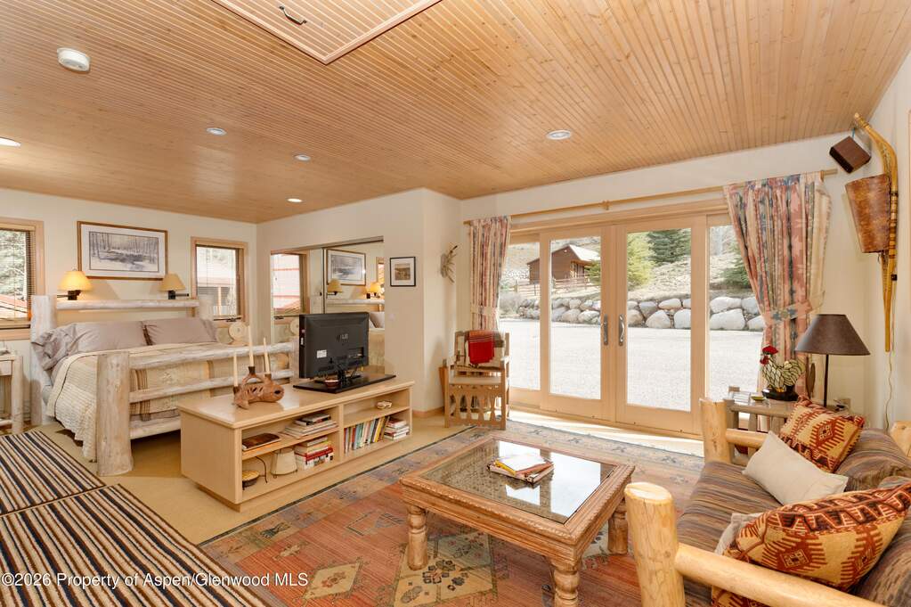 5 Bedroom Single Family Home/House's Image 28