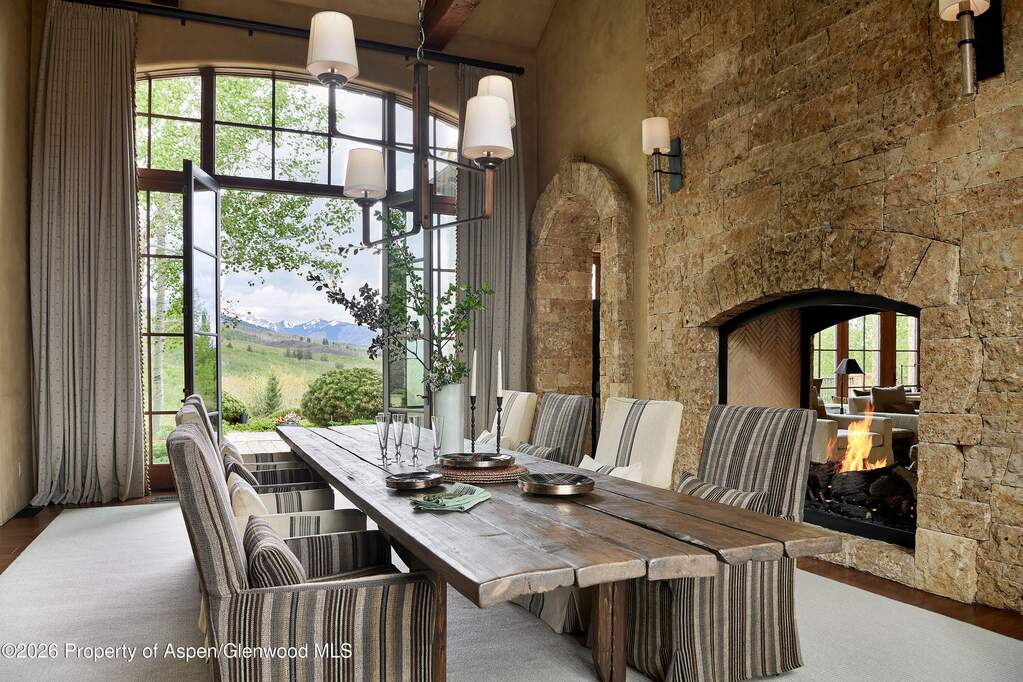 7 Bedroom Single Family Home/House's Image 7