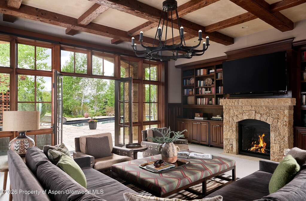 7 Bedroom Single Family Home/House's Image 18