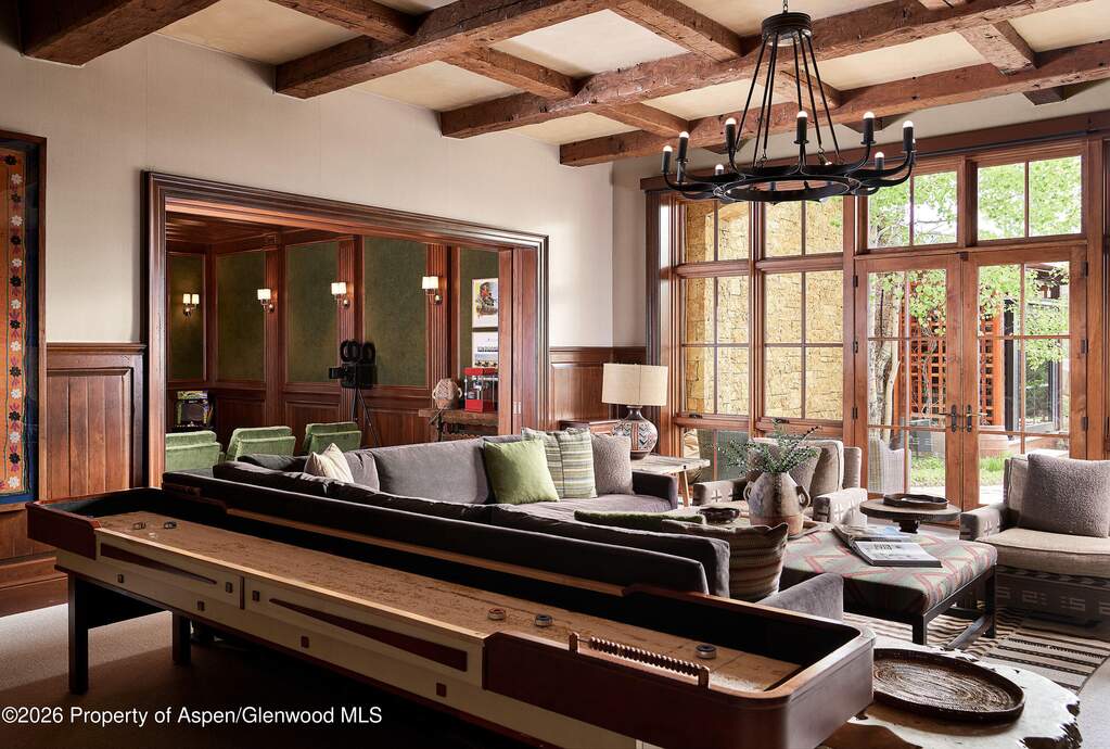 7 Bedroom Single Family Home/House's Image 20