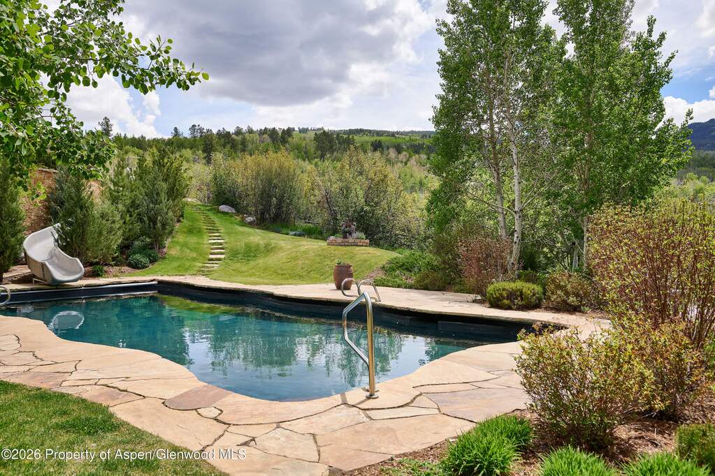7 Bedroom Single Family Home/House's Image 24