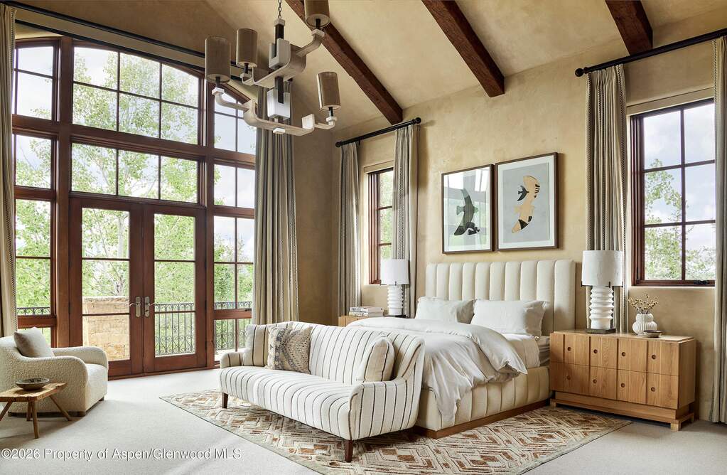 7 Bedroom Single Family Home/House's Image 4
