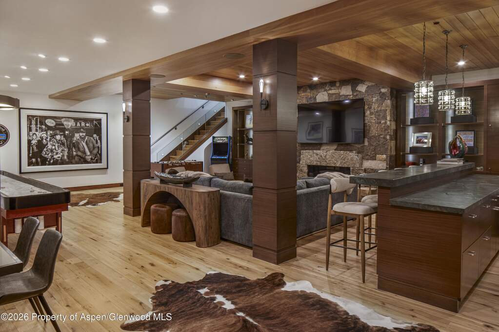 9 Bedroom Single Family Home/House's Image 22