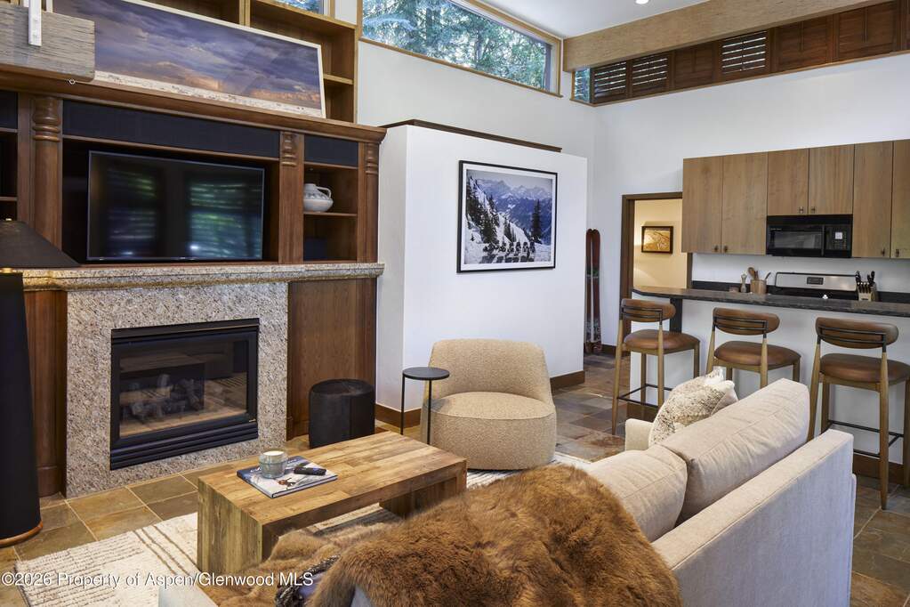 9 Bedroom Single Family Home/House's Image 23