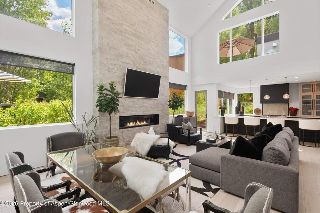 4 Bedroom Single Family Home/House's Image 8