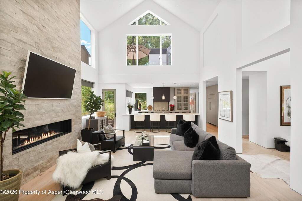 4 Bedroom Single Family Home/House's Image 10