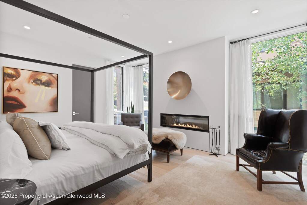 4 Bedroom Single Family Home/House's Image 24