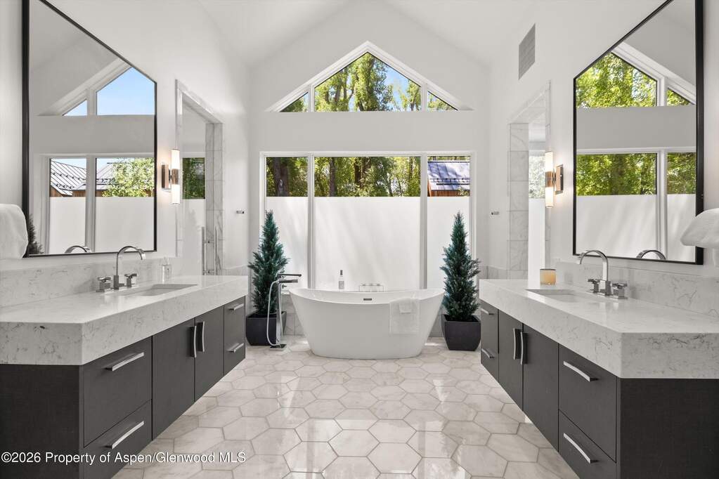 4 Bedroom Single Family Home/House's Image 35