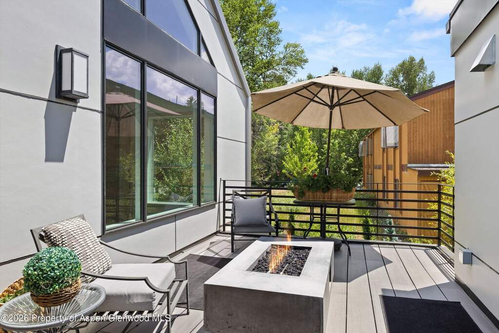 4 Bedroom Single Family Home/House's Image 38