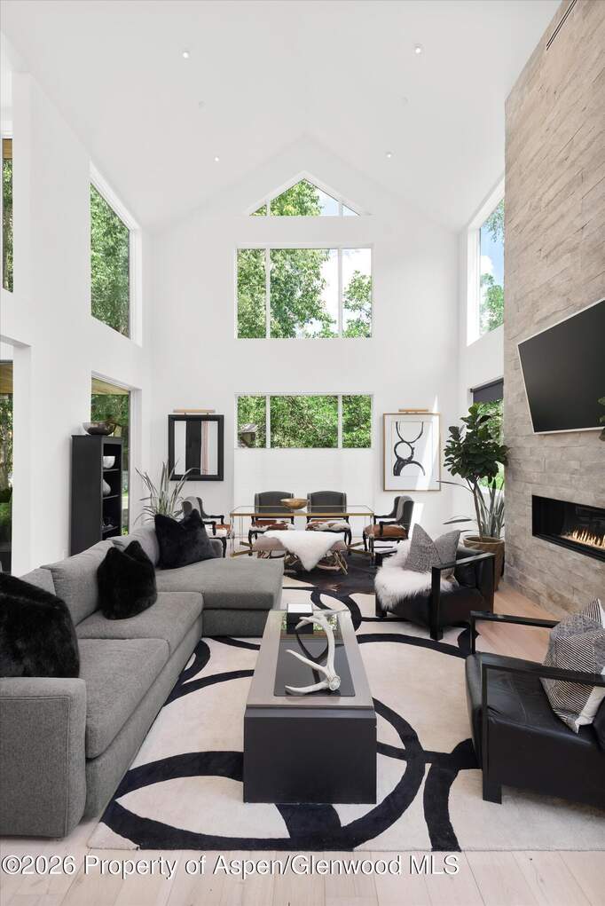 4 Bedroom Single Family Home/House's Image 4