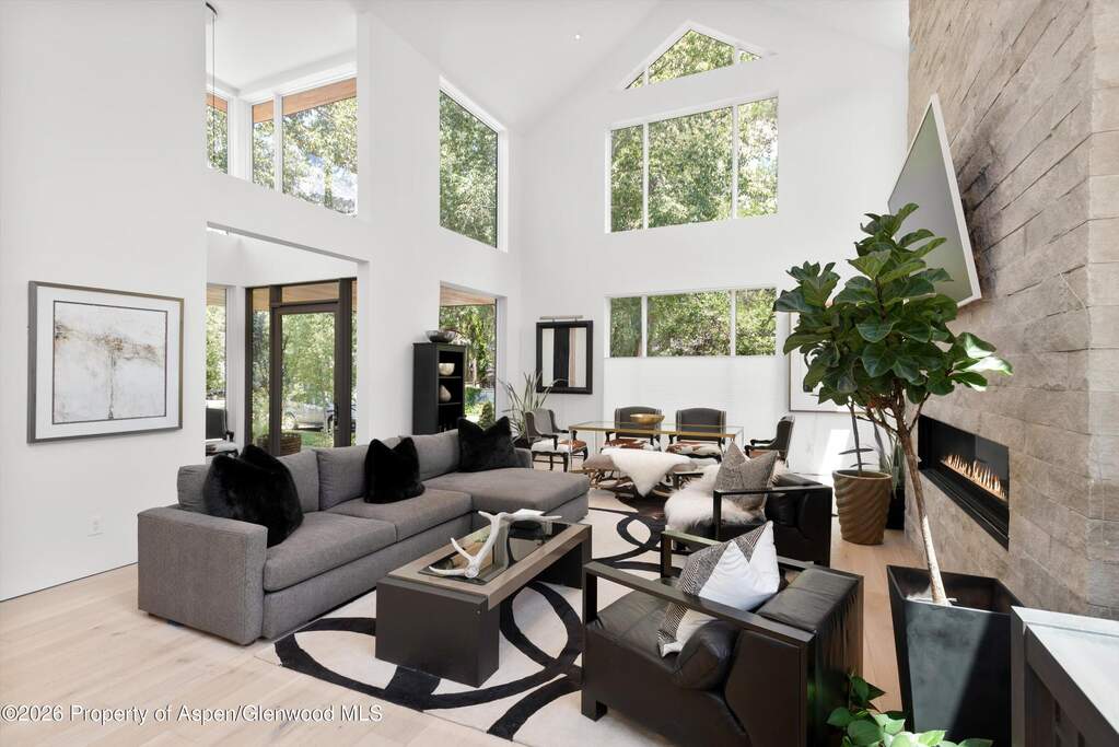 4 Bedroom Single Family Home/House's Image 5