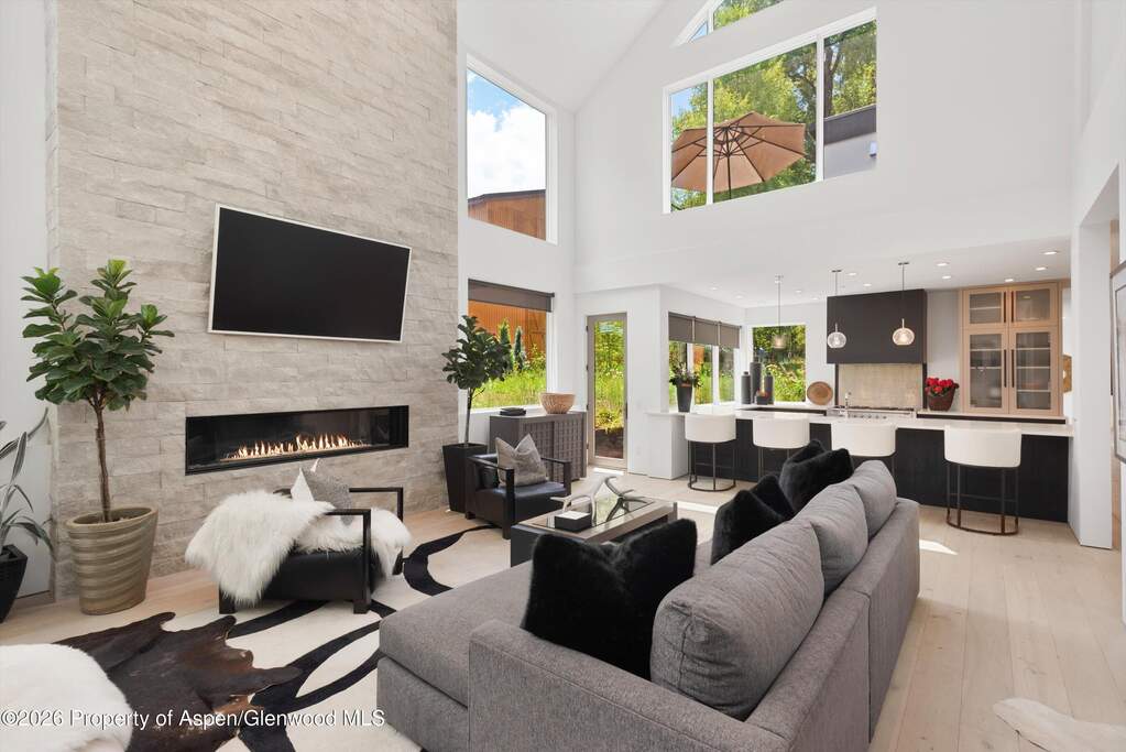 4 Bedroom Single Family Home/House's Image 6