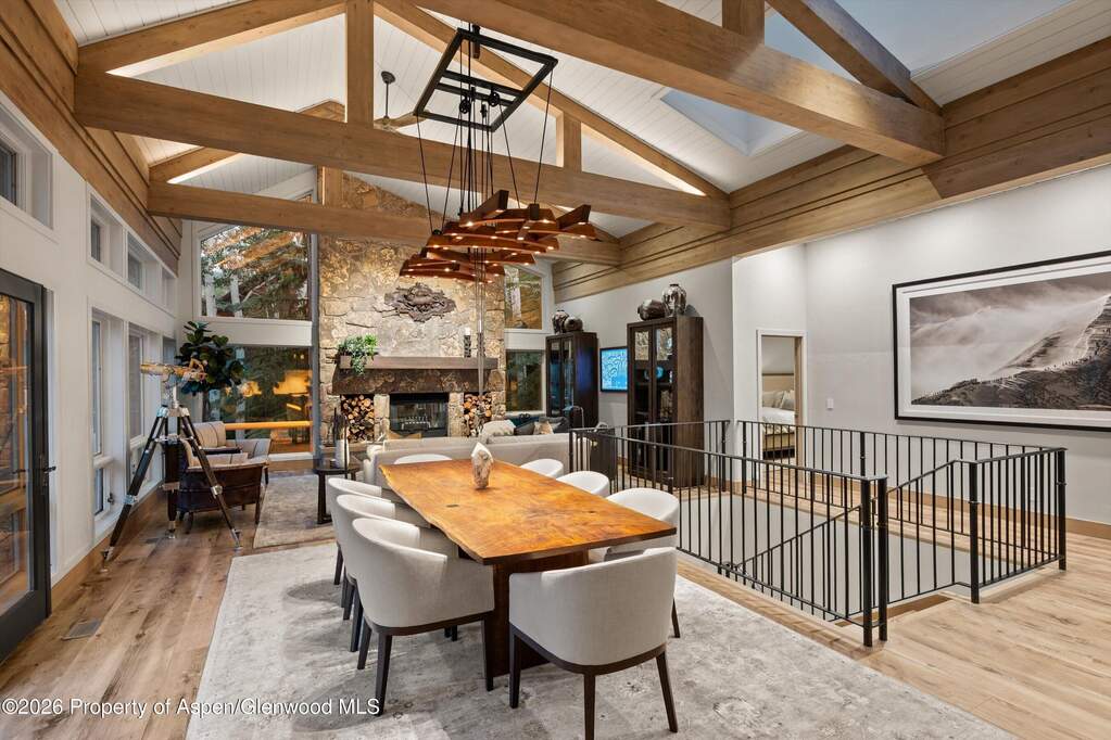 5 Bedroom Single Family Home/House's Image 11