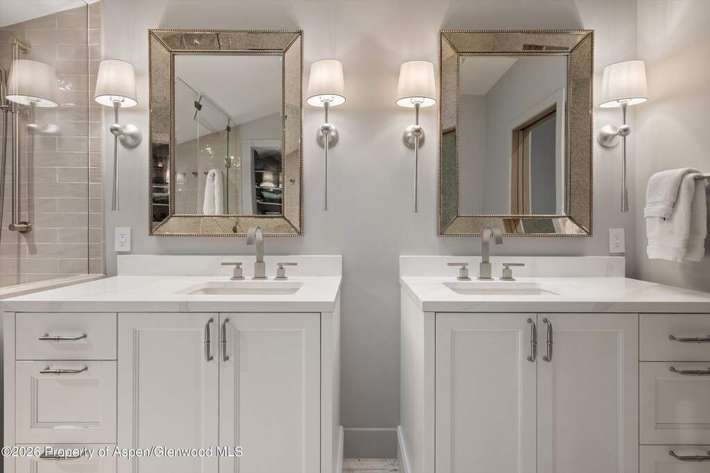 5 Bedroom Single Family Home/House's Image 17