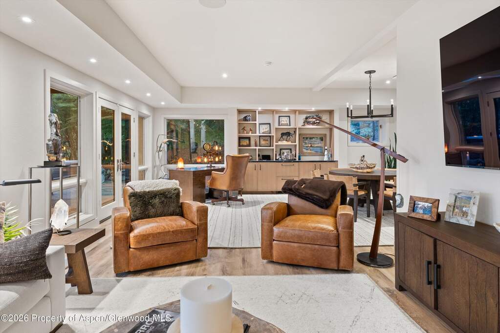 5 Bedroom Single Family Home/House's Image 31