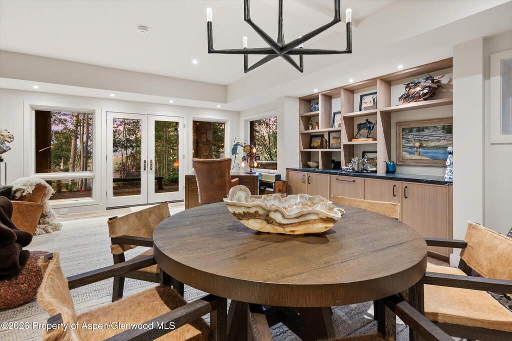 5 Bedroom Single Family Home/House's Image 33
