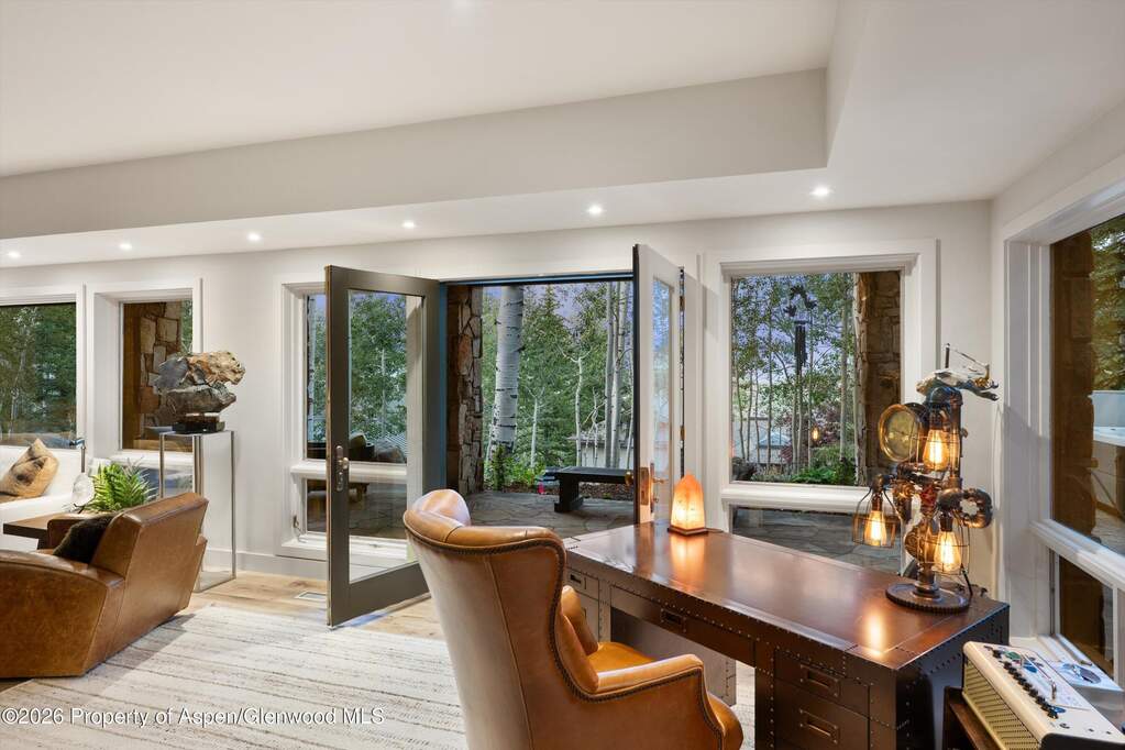 5 Bedroom Single Family Home/House's Image 34