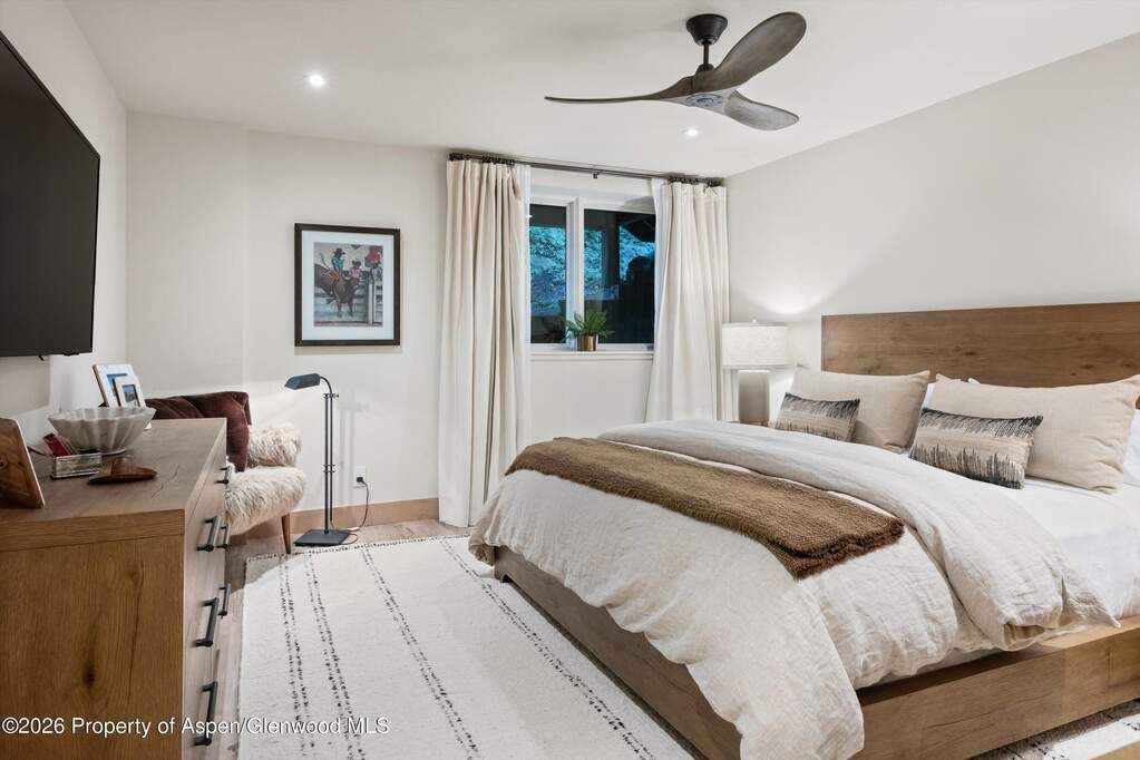 5 Bedroom Single Family Home/House's Image 35