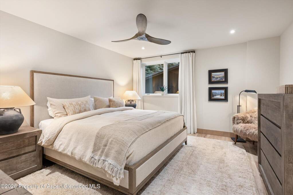 5 Bedroom Single Family Home/House's Image 38