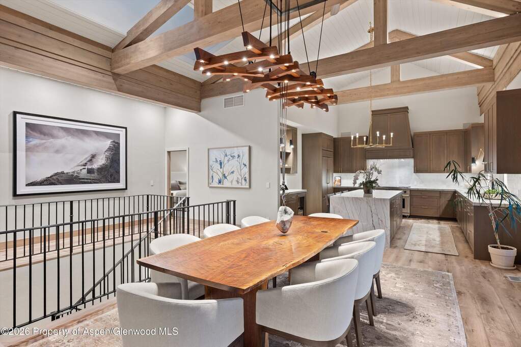 5 Bedroom Single Family Home/House's Image 3