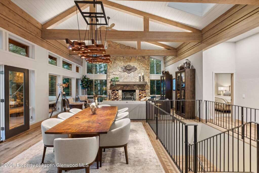 5 Bedroom Single Family Home/House's Image 4