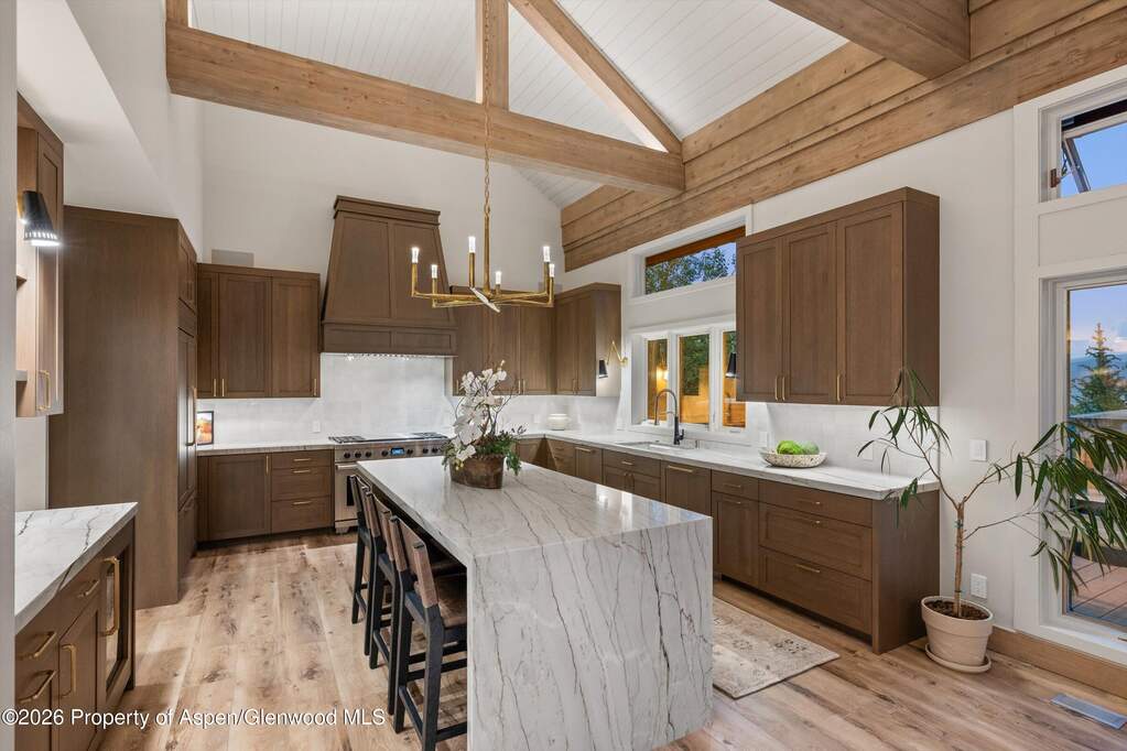 5 Bedroom Single Family Home/House's Image 6