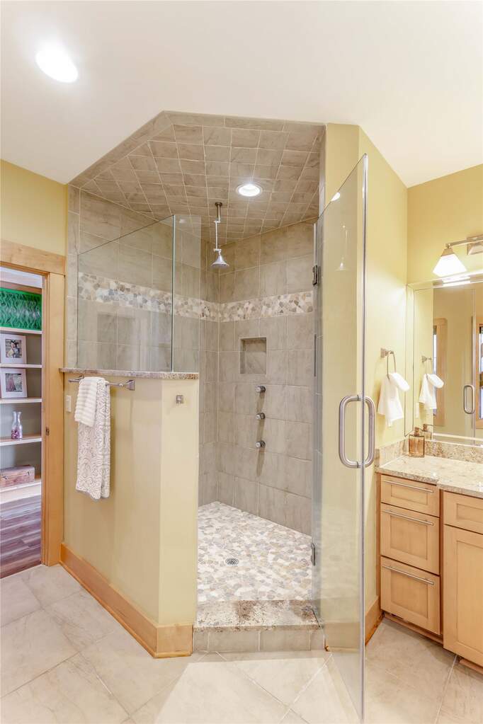 4 Bedroom Single Family Home/House's Image 38