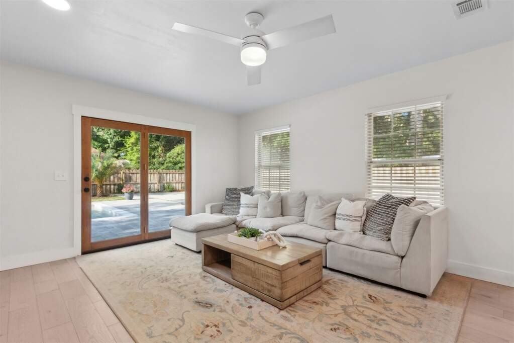 3 Bedroom Single Family Home/House's Image 11