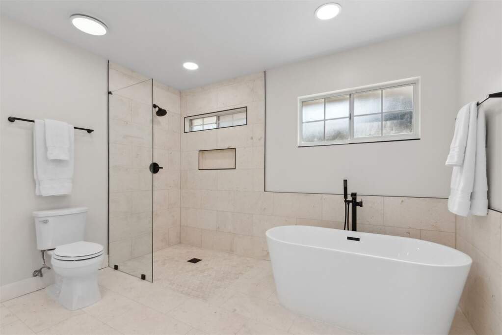 3 Bedroom Single Family Home/House's Image 25