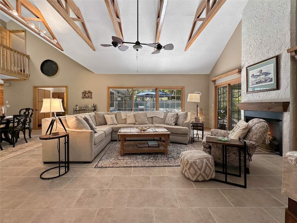5 Bedroom Single Family Home/House's Image 12