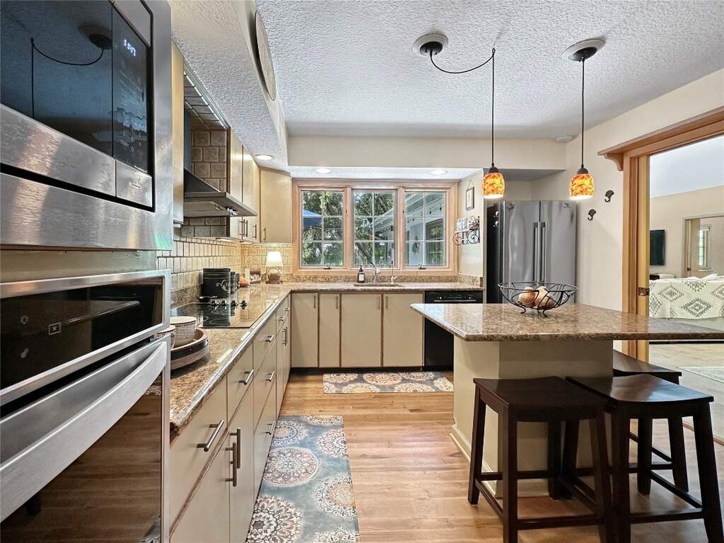 5 Bedroom Single Family Home/House's Image 18