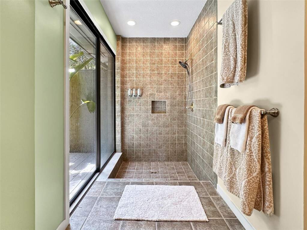 5 Bedroom Single Family Home/House's Image 22