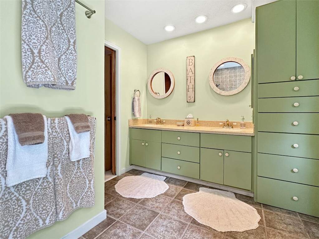 5 Bedroom Single Family Home/House's Image 25