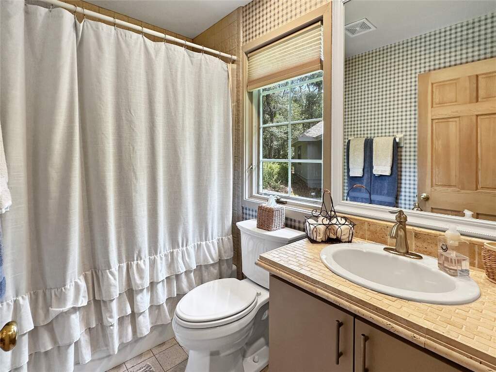 5 Bedroom Single Family Home/House's Image 37