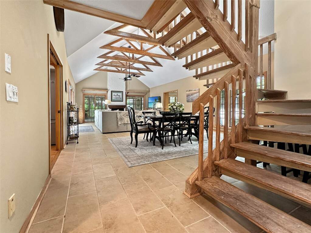 5 Bedroom Single Family Home/House's Image 3